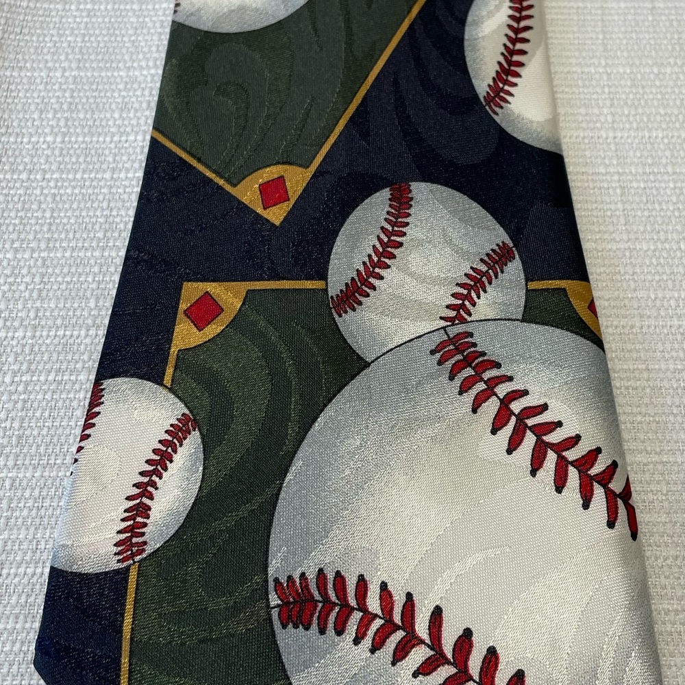 Baseball tie
